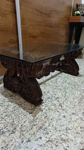 Mesa Centro Entalhada com vidro grosso