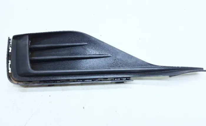 Acabamento Esquerdo Grade Dianteira Vw Jetta Gli 2.0 2020 Preto
