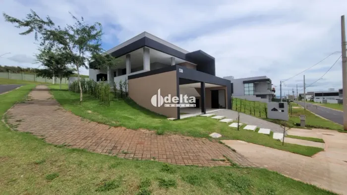 Casa com 2 suítes em condomínio fechado disponível para venda no Bairro Granja Marileusa,