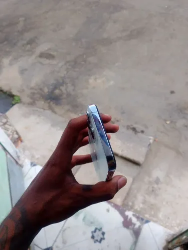 iPhone 13 pro Max 2,400