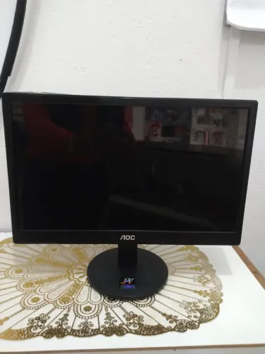 Monitor de led 16 polegadas, impecável,  com os cabos e garantia 