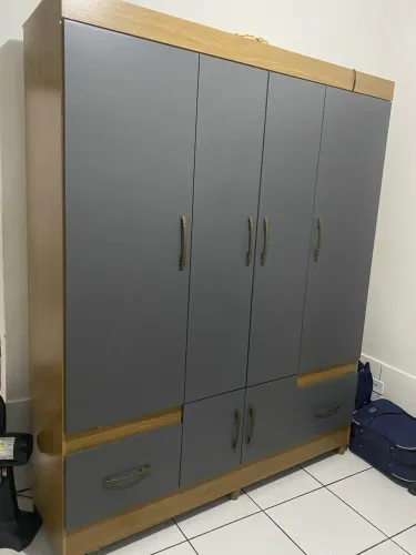 Guarda roupa em perfeito estado