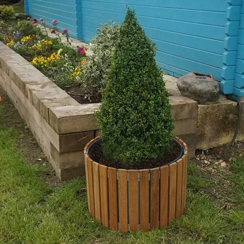 Acabamento madeira para vaso de plantas