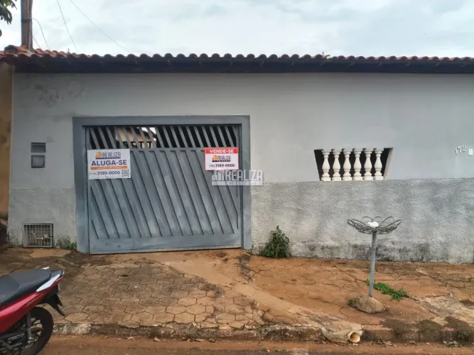 Casa com 3 Quarto(s) e 2 banheiro(s) para Alugar, 10 m² por R$ 1350 / Mês