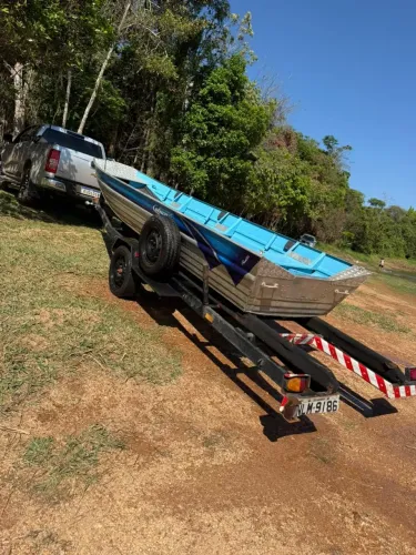 VENDO BARCO 5 METROS TODO NO ALUMINIO COM CARRETA