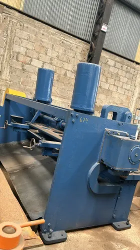 Guilhotina calvi mecânica 3 m x 8 mm