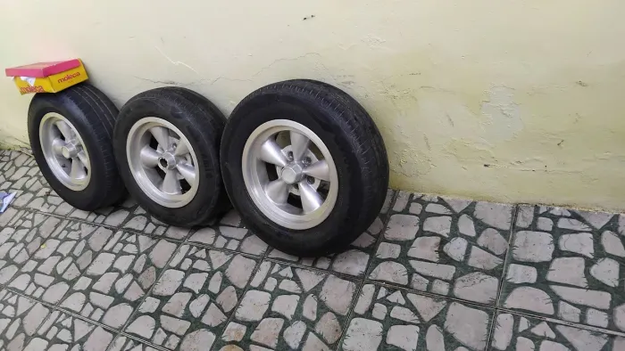 Jogo rodas aro 14 pega em opala maverick caravan com pneus rodas muito zap * 