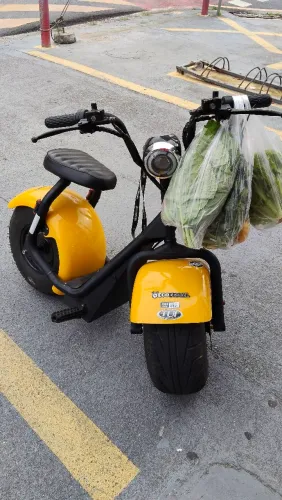Vendo uma motinha elétrica.