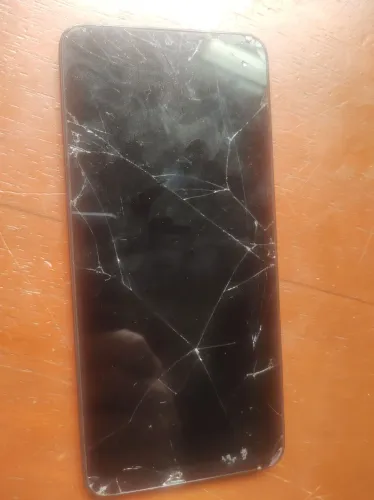 Celular A02. Tela quebrada