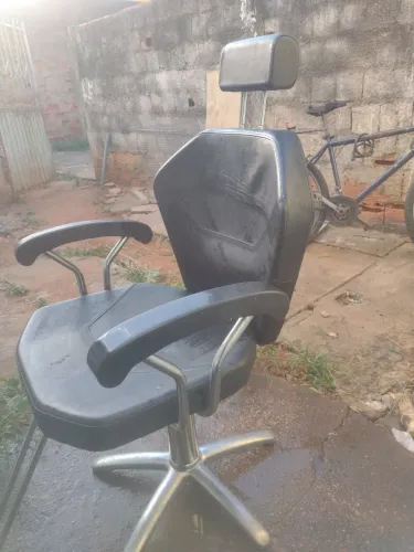Cadeira de barbeiro ? em perfeito estado para trabalho