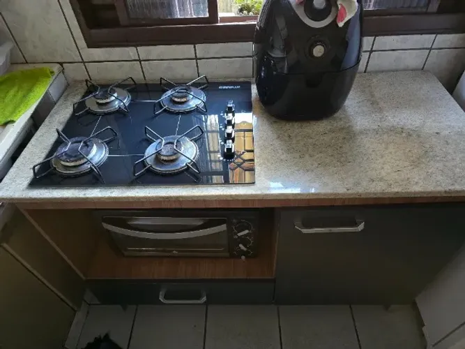 Balcão com cooktop 4 bocas funcionando