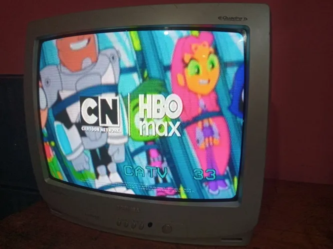 TV TOSHIBA 20 polegadas STEREO funcionando tudo perfeitamente