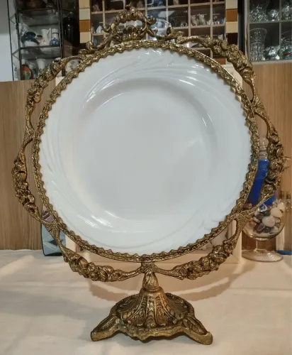 Lindíssimo porta prato em bronze.
