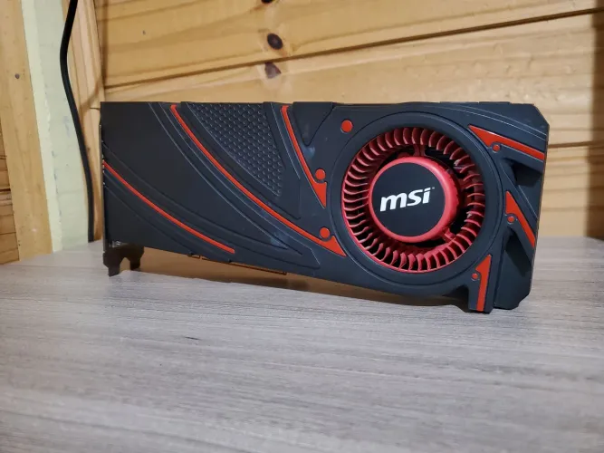 Placa de Vídeo AMD Radeon R9 290 4gb GDDR5