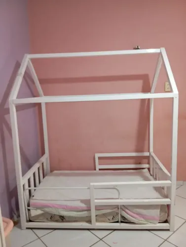Cama de madeira infantil