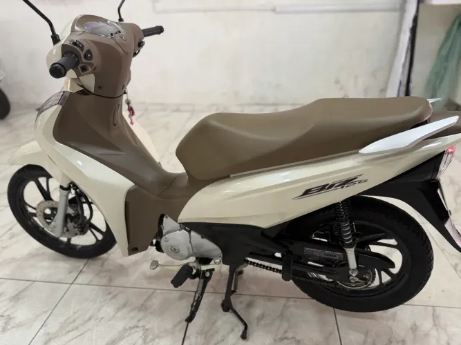 Biz completa, branco pérola. Super nova!