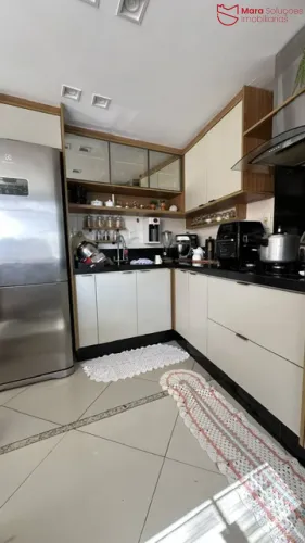 Casa Semimobiliada com 2 Suítes no Centro de Lauro de Freitas