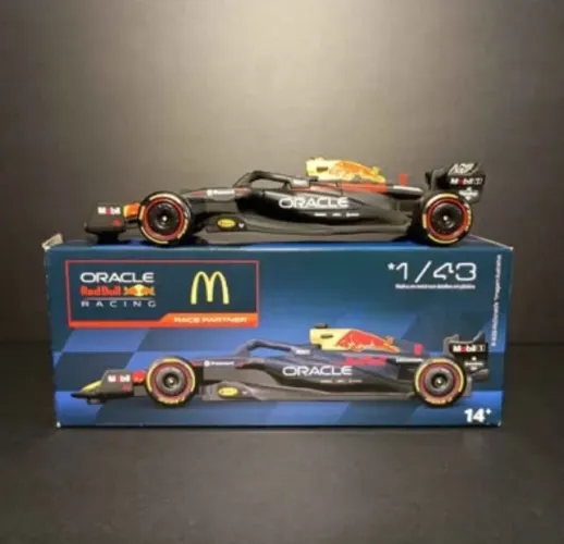 Miniatura McDonald's Oracle Red Bull Racing F1 - Escala 1:43
