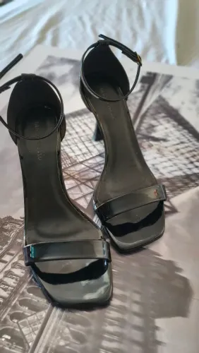 Sapato de salto preto 