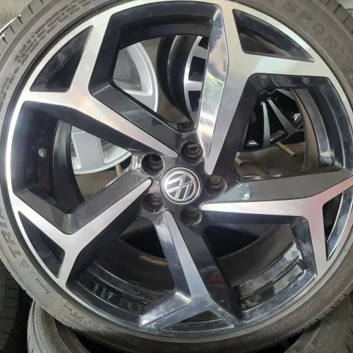Rosa  esportiva  Aro 18 com pneus  225/40 18