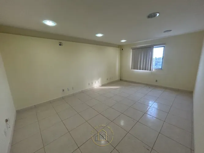 Sala Comercial à Venda em Edifício com 41,78m² e 2 Ambientes, Alto dos Cajueiros, Macaé/RJ