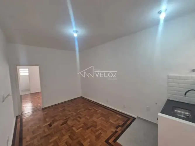 Apartamento : / Residencial / Glória