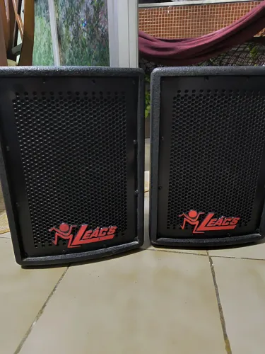 2 caixas de som Leác's