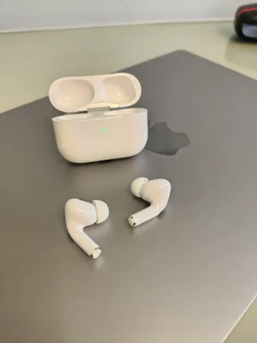 AirPods Pro 2 (linha intra-auricular) novíssimo R$790,00