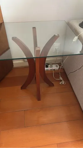 Mesa de vidro de canto