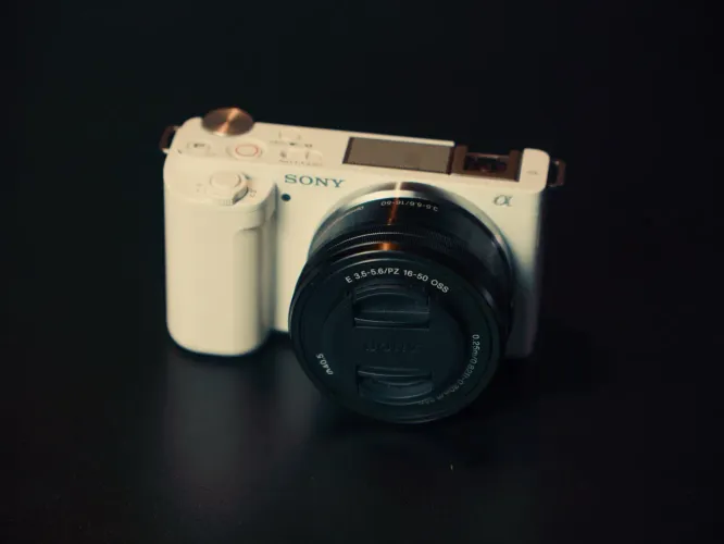 Sony ZV-E10 Branca + Lente 16-50mm