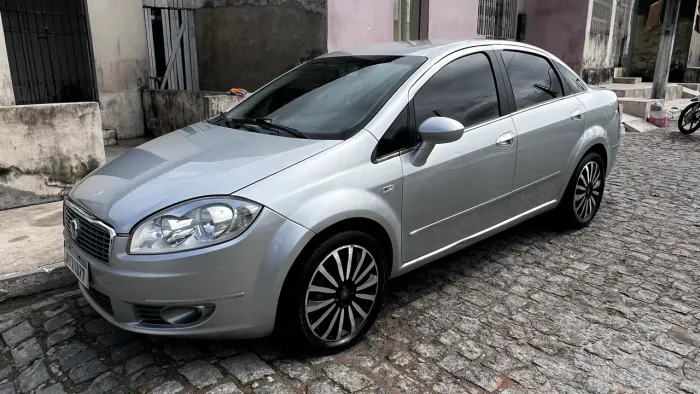 Fiat Linea Essence 1.8 Flex 16V 4P 2012