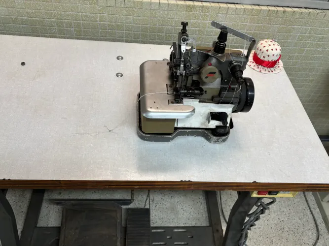 Máquina Overlock