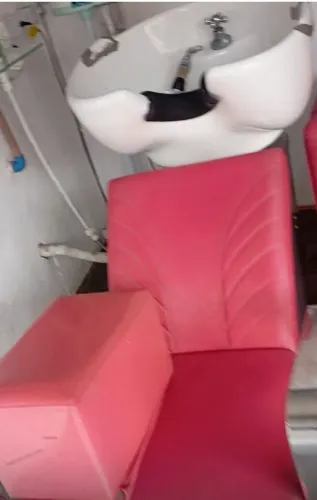 1 lavatório 3 poltronas usadas