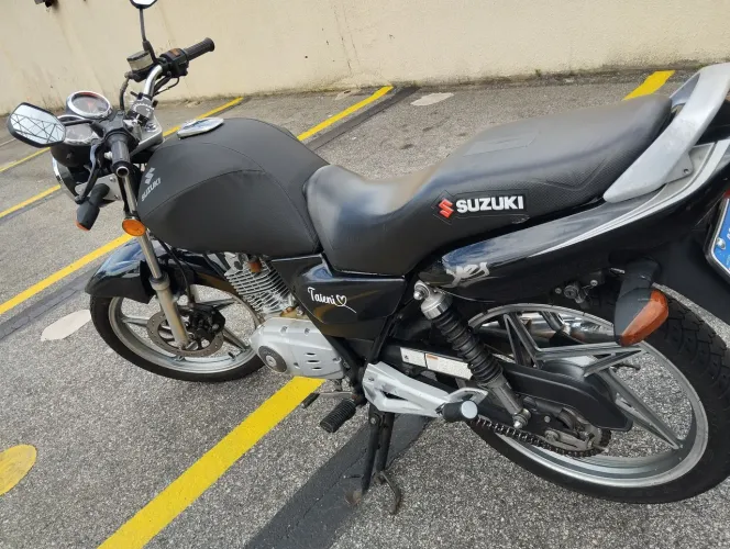Moto Suzuki só pega e passa pro nome em dia
