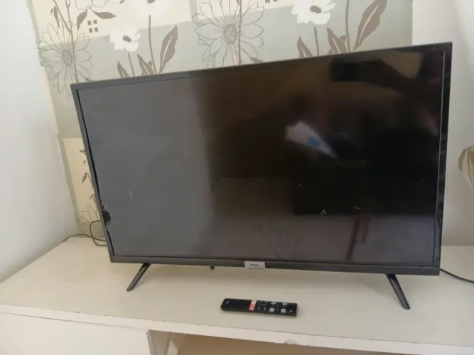 SMART TV 32 Pol TCL - Tela Quebrada
