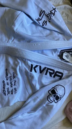 Kimono KVRA Kings. Novo. Sem uso.