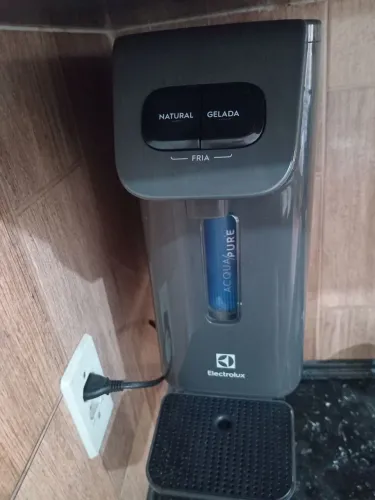 Purificador de água gelada e natural Electrolux semi novo pouco tempo de uso