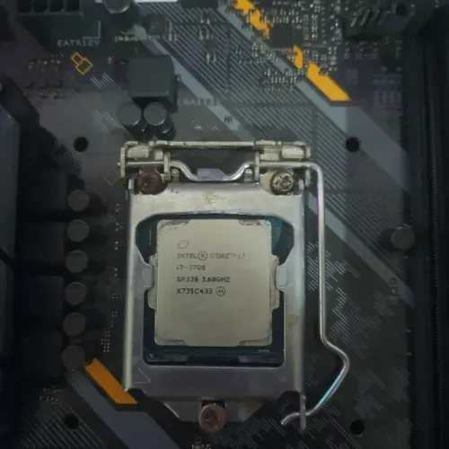 Processador Intel Core i7-7700 usado funcionando