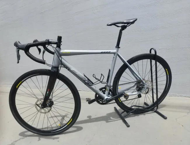 Bicicleta SPEED OGGI VELLOCE SEMI-NOVA