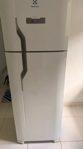 Vendo geladeira fros free 260 litros branca