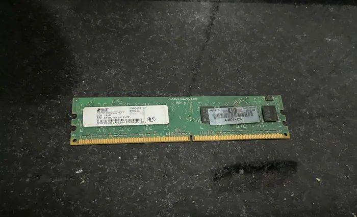 Memória 1GB DDR2 PC2-6400U 800MHz 1Rx8 - Desktop - Funcionando