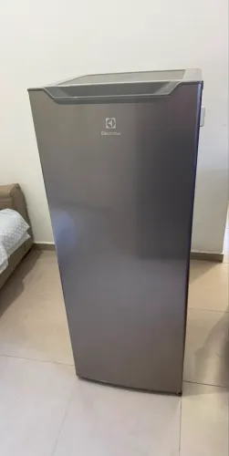 Geladeira Electrolux Seminova 213L Cor Inox 220V