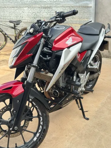 CB 300F Twister CBS