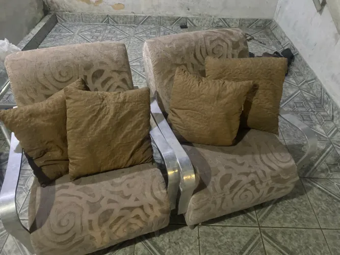 2 poltronas por 300