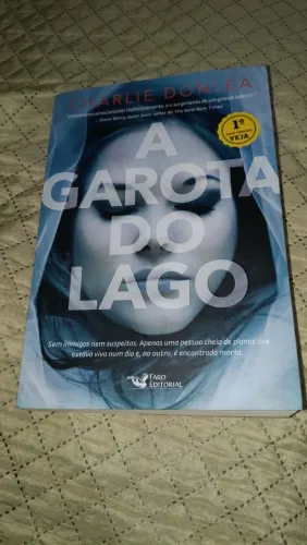 Livro A garota do lago 