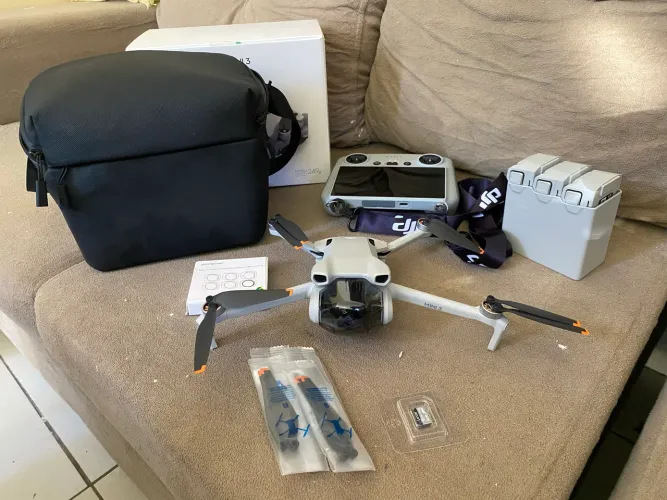 Drone DJI Mini 3 Fly more combo + cartão e acessórios 
