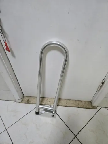 Barra de apoio articulada em inox