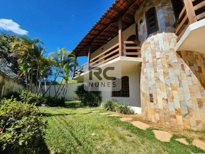 Casa para alugar com 05 quartos e 05 vagas no Santa Lúcia, Belo Horizonte/MG.