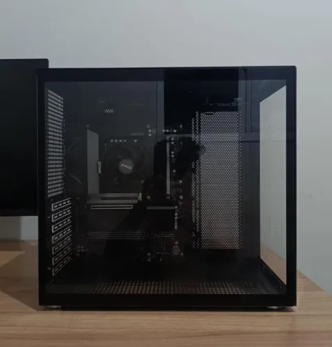 PC Ryzen 7 8700G + RADEON 780M + DDR5 32GB + NVMe 1TB + Aorus Elite B650 ATX V2