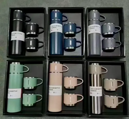 Garrafa térmica + 3 copos
